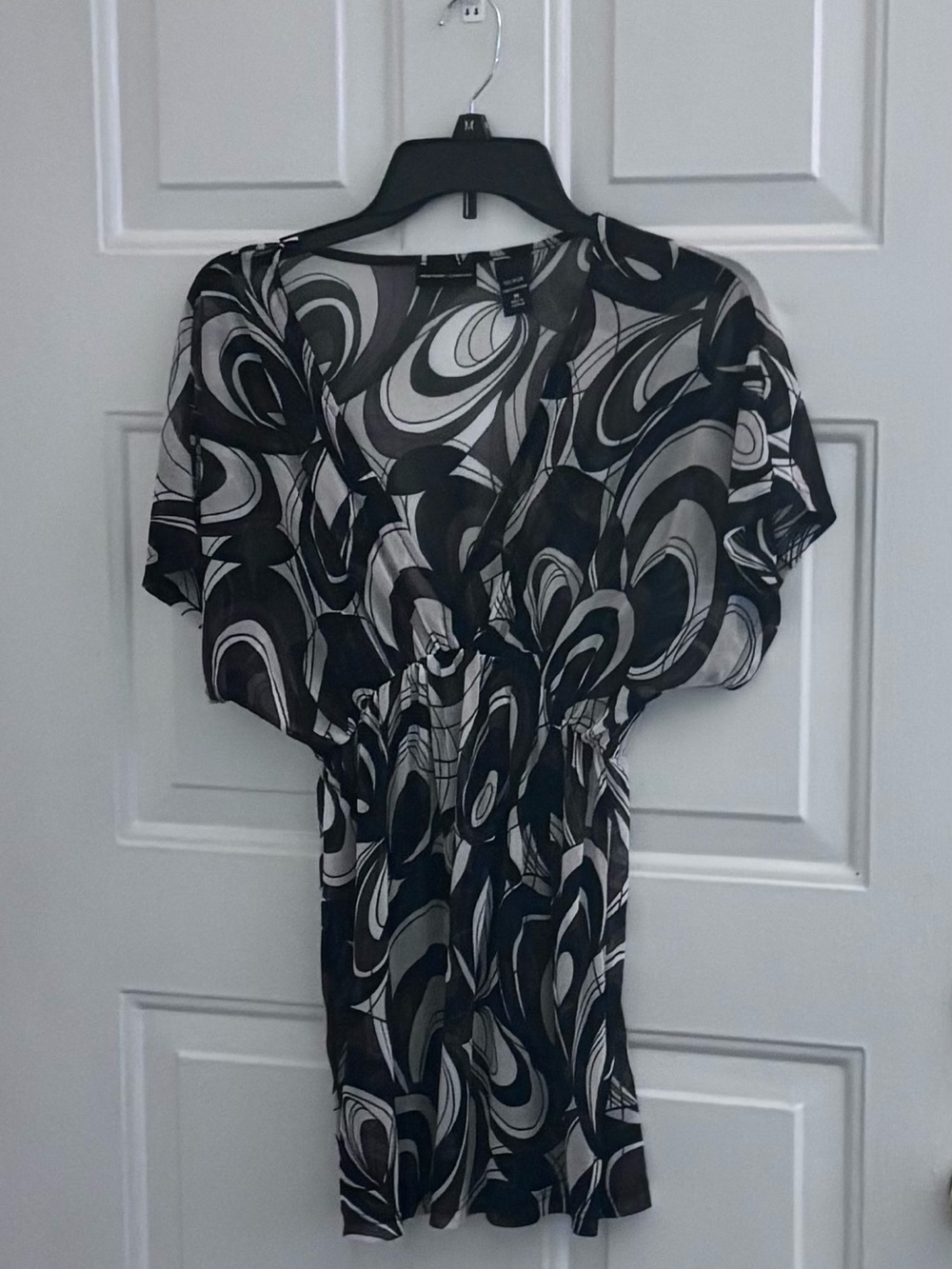 New York & Company Vintage Black and Tan Abstract Swirl Tunic